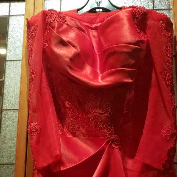 Evening gown  new without tag/bridal gowns - Picture 4 of 5